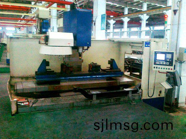 前軸十孔加工專用(yong)立(li)式加工